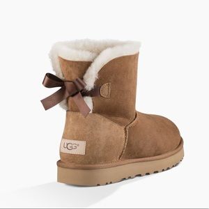 Low rise UGGS with brown ribbon